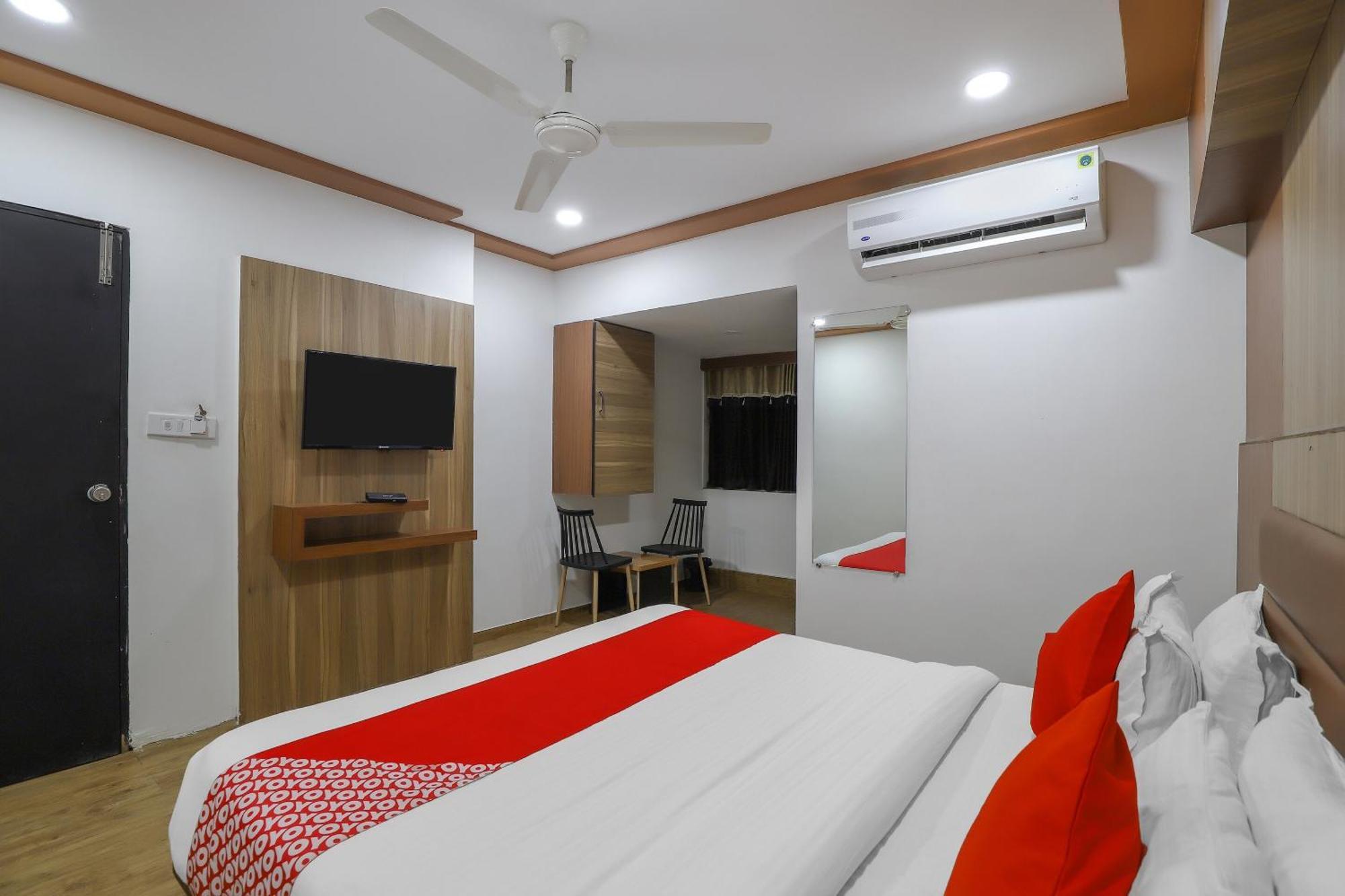 Oyo Hotel Shree Niwas Ahmedabad Exterior photo